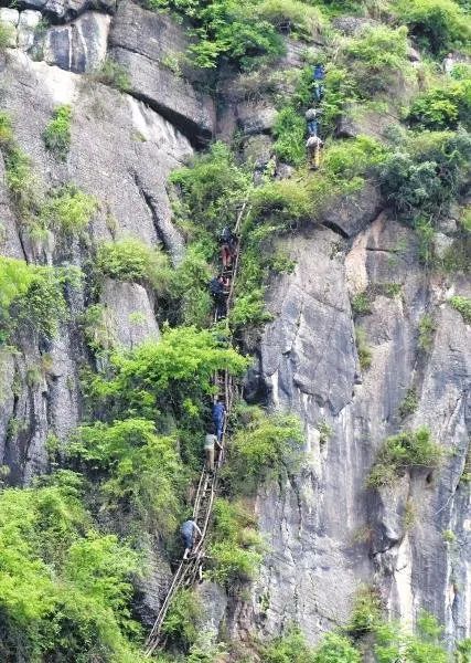 雲端上的大涼山懸崖村