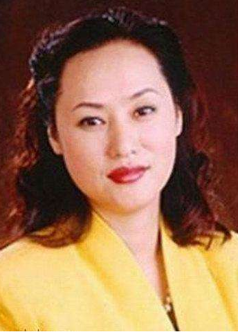 看到陈丽华与迟重瑞年轻时的照片,还是很有夫妻相的