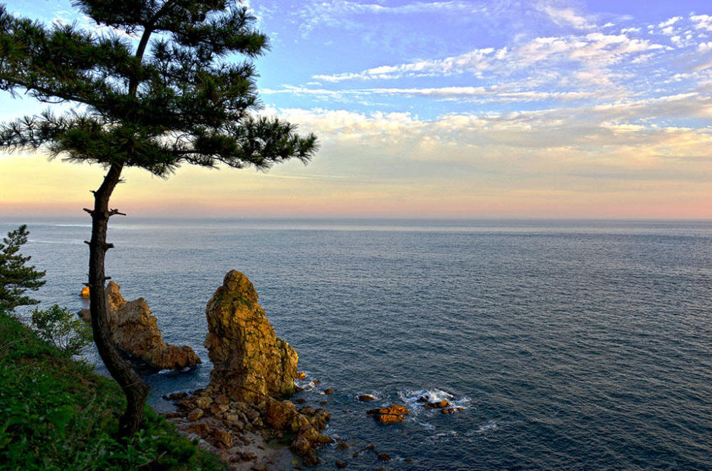 游辽东半岛海岸线大连的燕窝岭