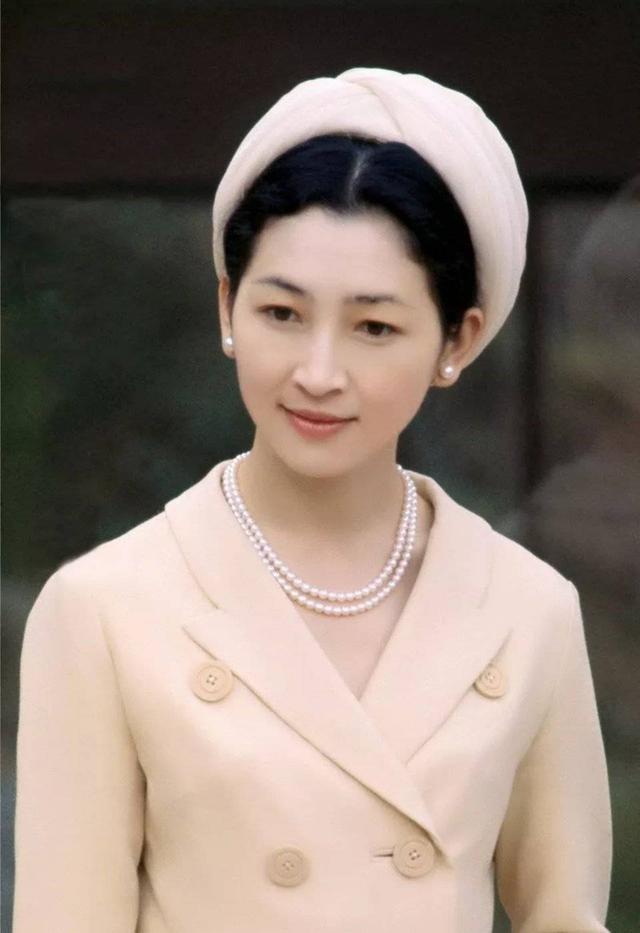 日本最美皇后:23岁被求婚,"囚禁"59年,81岁宣布不与天皇合葬