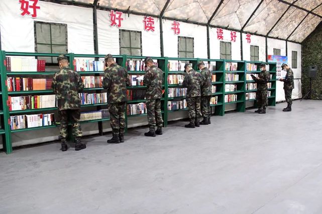 上岗即操作"火箭军某部的新兵终于"下连"啦又经岗前培训结束新兵营