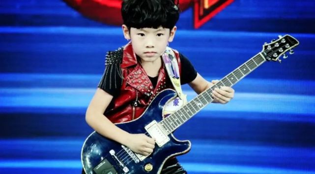 谢豪中国小神童反手弹吉他无影手的练成之路