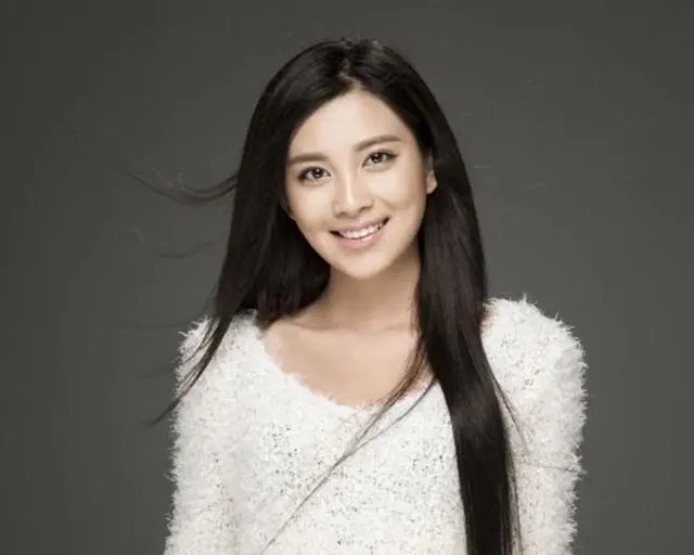 最后要说的就是方怡的扮演者了.