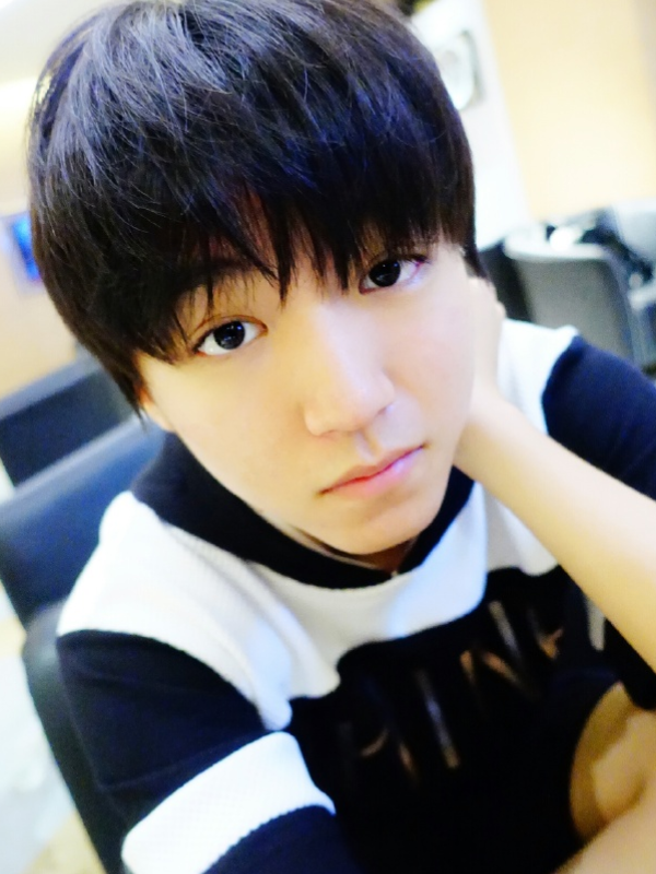 当tfboys遇上自拍:王俊凯俊美,易烊千玺自拍,王源让人认不出!