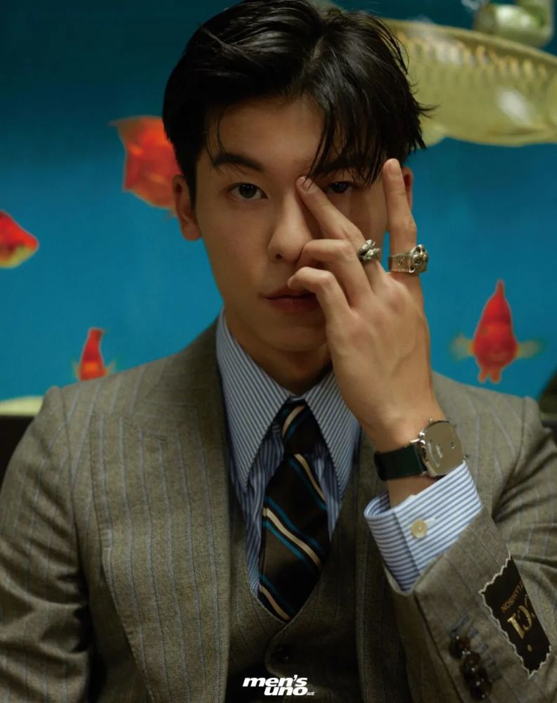 组图:帅气雅痞vs阳光宅男 《想见你》主演许光汉双面写真大片