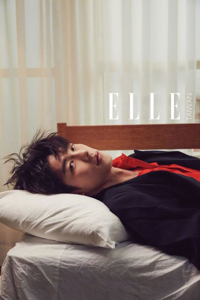 组图:帅气雅痞vs阳光宅男 《想见你》主演许光汉双面写真大片