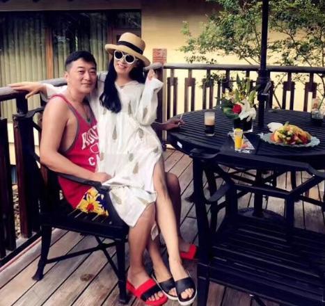 邵峰的妻子刘欣毕业于中国表演的最高学府中戏,她在毕业之后就出演了