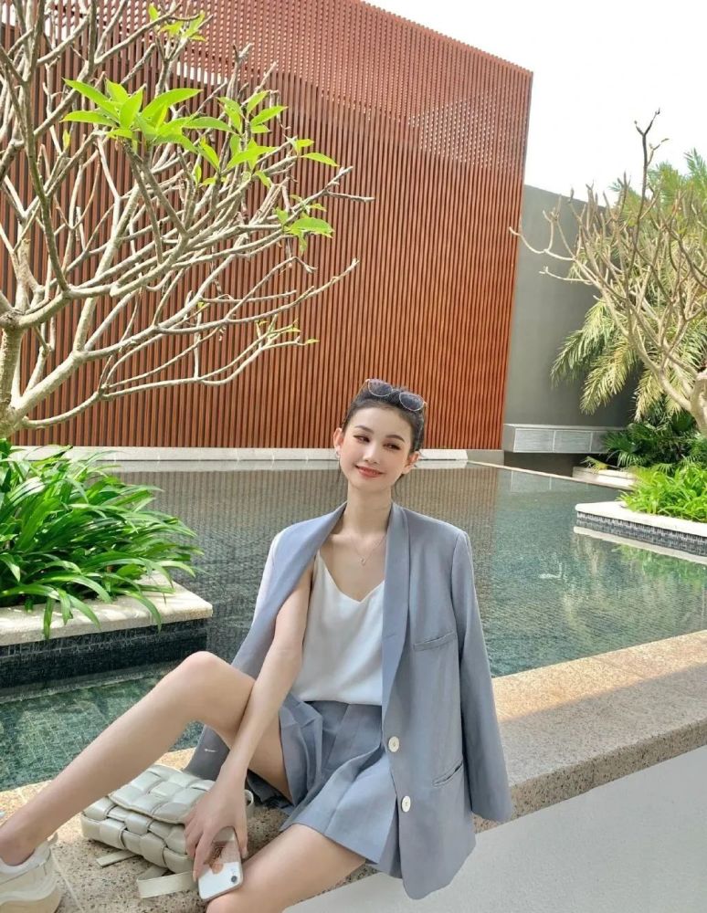 直播碾压雪梨一个从被霸凌中浴火重生的20岁辣妈模特