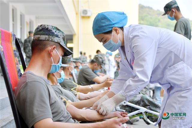 无偿献血近10万毫升,陆军第73集团军某旅官兵献爱心