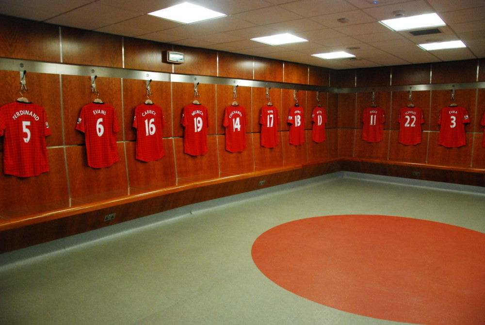 足球幕后更衣室谈话的艺术