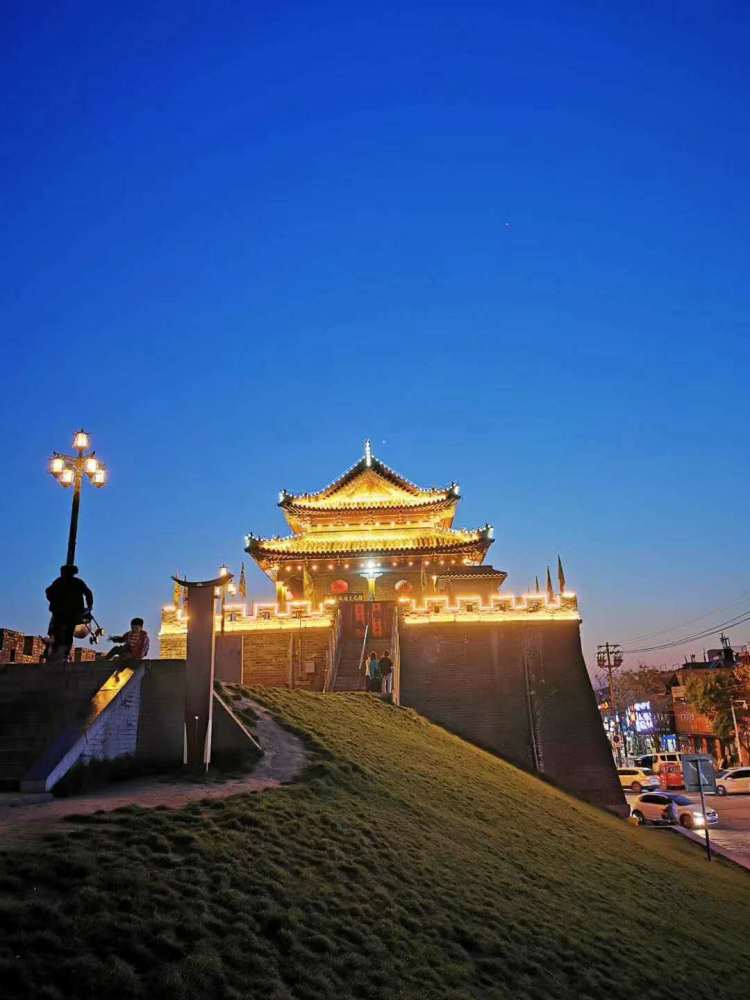 走过古城不夜天