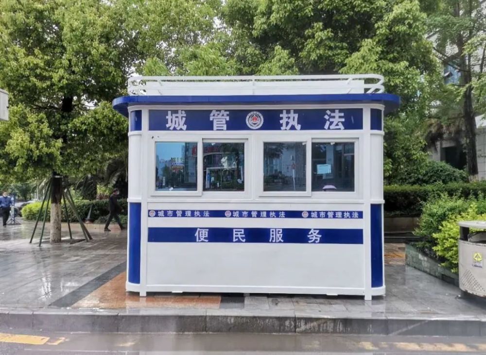 该工作人员表示,这次设置的城管执法便民岗亭主要集中在占道经营,流动