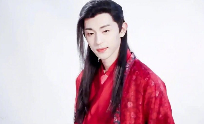 邓伦《阴阳师》造型公开,黑衣长发帅过凤凰,可惜女主不如杨紫