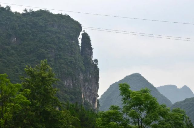 贵州大山有一座石峰宛如观音再生惟妙惟肖非常逼真
