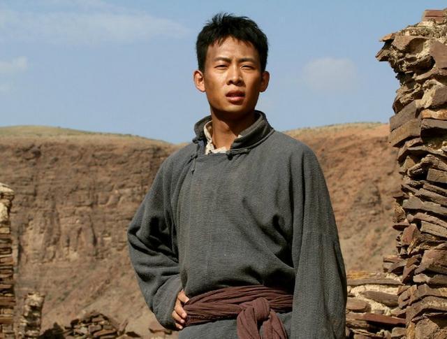 后来,张译和曾经离过婚的中央人民广播电台主持人钱琳琳结为了夫妻.