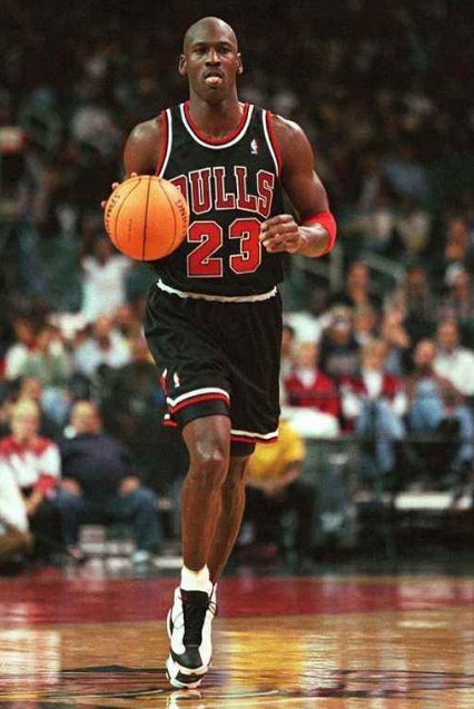 乔丹的天赋配得上历史第一人称号吗?看了这5张照片 让人服气
