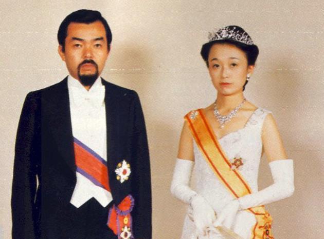 悲惨信子妃嫁大10岁亲王遭家暴被轻视抑郁患病还与2女儿反目成仇