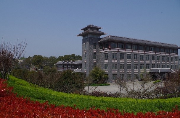 湖北文理学院和襄樊学院你更喜欢哪一个?不过也改变不了什么.