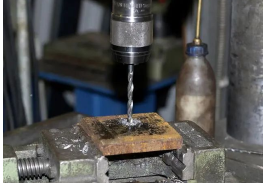 机械加工钻孔工艺知识讲解,钻孔精度,钻孔问题解决方案_腾讯新闻