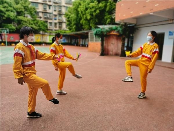 一时间恢复了课后训练,麓山国际实验小学定向越野校队教练童朝霞表示