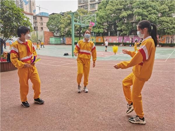 一时间恢复了课后训练,麓山国际实验小学定向越野校队教练童朝霞表示