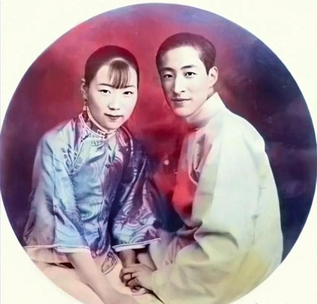 祖父是晚清洋务运动代表人物盛宣怀,她4岁丧父,由父亲的大房夫人抚养