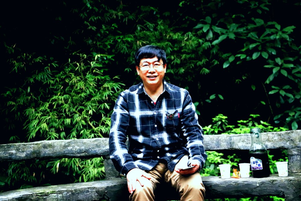 近日,中南大学药物学博士陈玉祥教授深入重庆市南川区一矿山,对当地