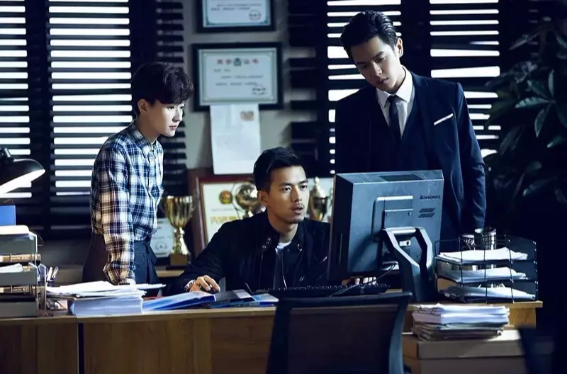 秦明》是搜狐视频和博集天卷影业联合出品的悬疑刑侦网络剧,由徐昂