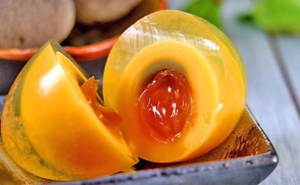 松花蛋上的黑斑 是重金属残留吗 其实生活中很多食物 都含有铅 腾讯新闻