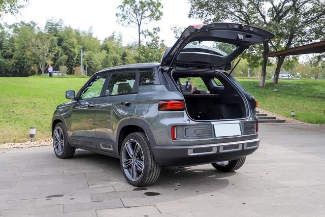 吉利揽胜极光初获成功首月订单突破27000台11w起帅过路虎