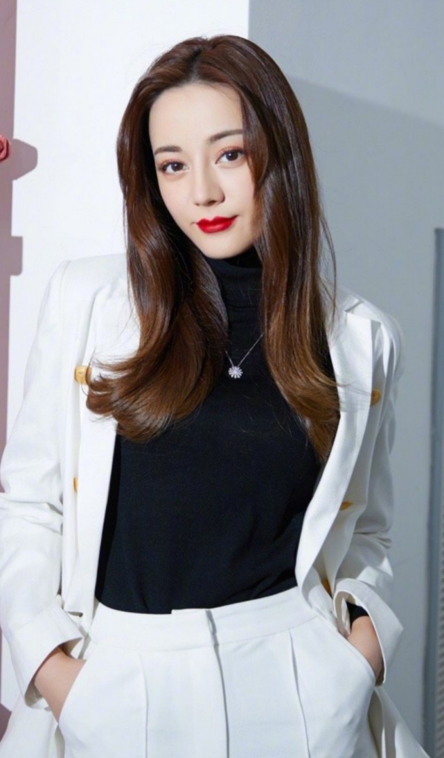 有种"整容"叫热巴换发型,大波浪变"学生头"后,我差点认不出