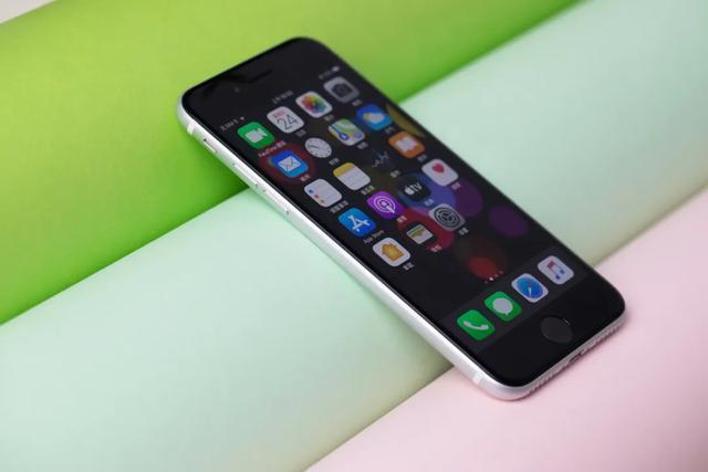 苹果新品iphone Se 二代到底值得购买否 犹豫的人主要有以下特征 Iphone 苹果手机 Iphone12 双卡 Iphone Se 苹果 Iphonese二代