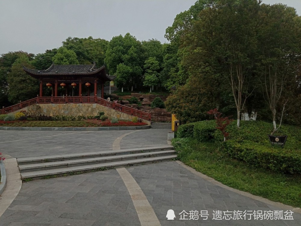 宜昌小溪塔森林公園風景不錯!週末很多人過來遊玩