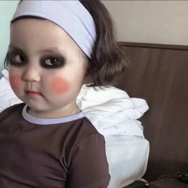 表情包:小女孩黑眼圈表情包_腾讯新闻