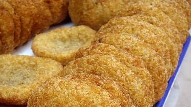 祁阳油炸粑东安鸡因其烹调方法起源于东安县芦洪市镇一带而得名,历史