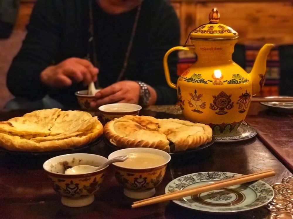 讓人回味無窮每一道菜都獨具特色灌腸,青稞酒,酥油茶,牛羊手抓肉.