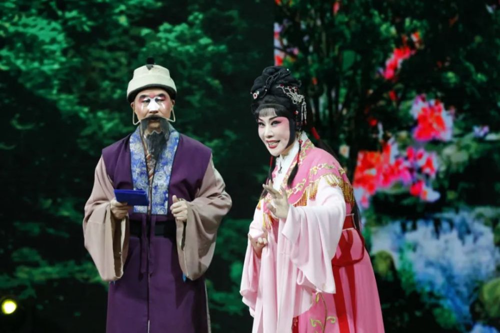 从左到右:杨俊锋,孙敬朋, 汤玉英,刘忠河,虎美玲,贾廷聚,吕军帅,王震