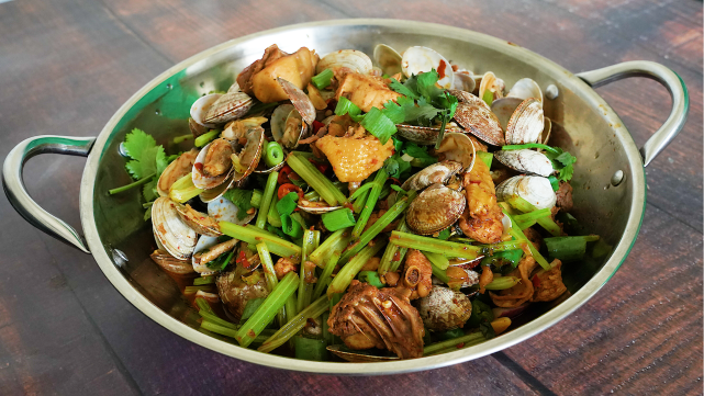干锅花甲鸡的家常做法麻辣鲜香味道好一学就会