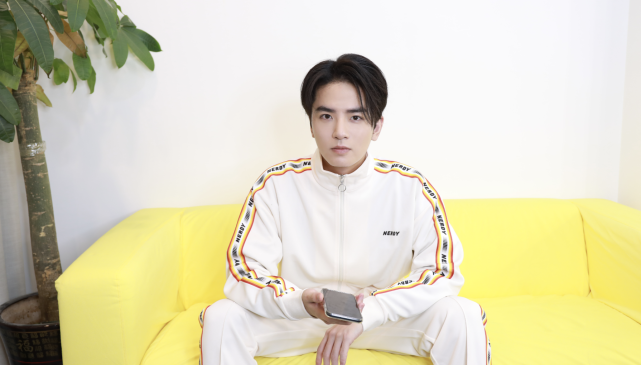 专访吴希泽在宅鹅感受了选手的紧张与开心基本每场lpl都会看