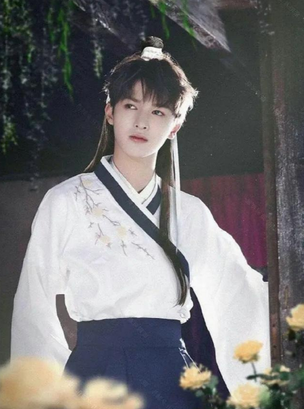 npc组合古装:蔡徐坤气质绝尘,朱正廷翩翩公子,被尤长靖惊艳到了