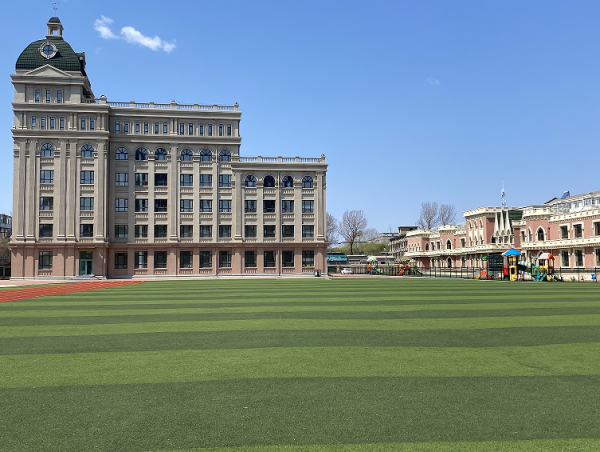 成立于2011年,坐落于绿园区基隆南街627号,学校占地面积26000平方米