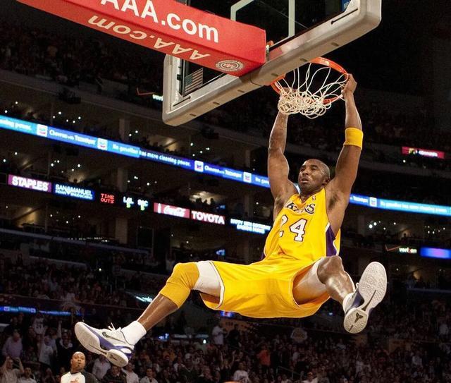 盘点nba"非惯用手"扣将!麦迪科比上榜,沃尔"独一档"!_腾讯新闻