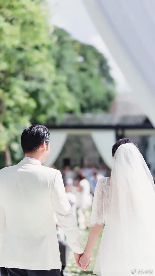 2018年陈怡蓉和薛博仁拥有了一个漂亮闺女.小姑娘还肉嘟嘟的,很可爱.