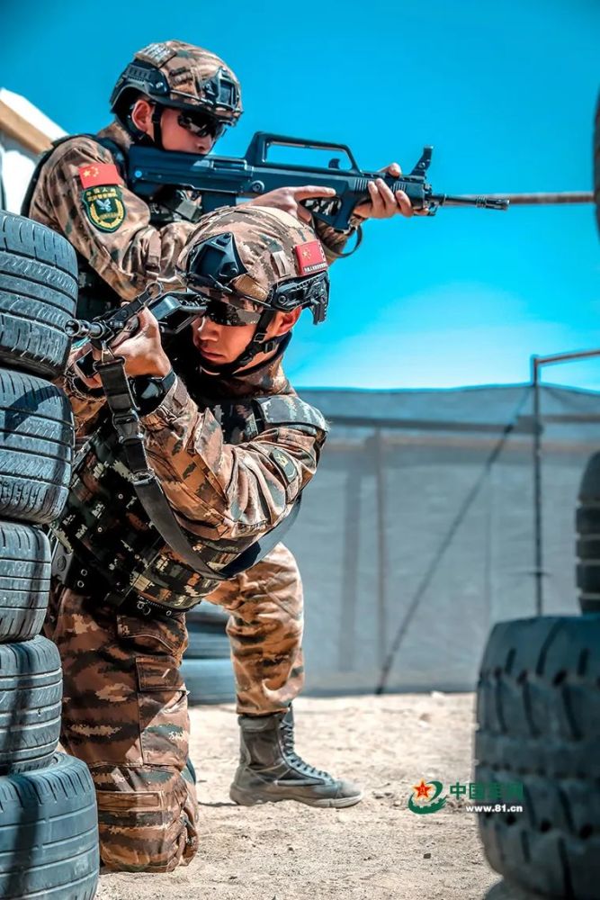 硬核练兵隔着屏幕都让人热血沸腾