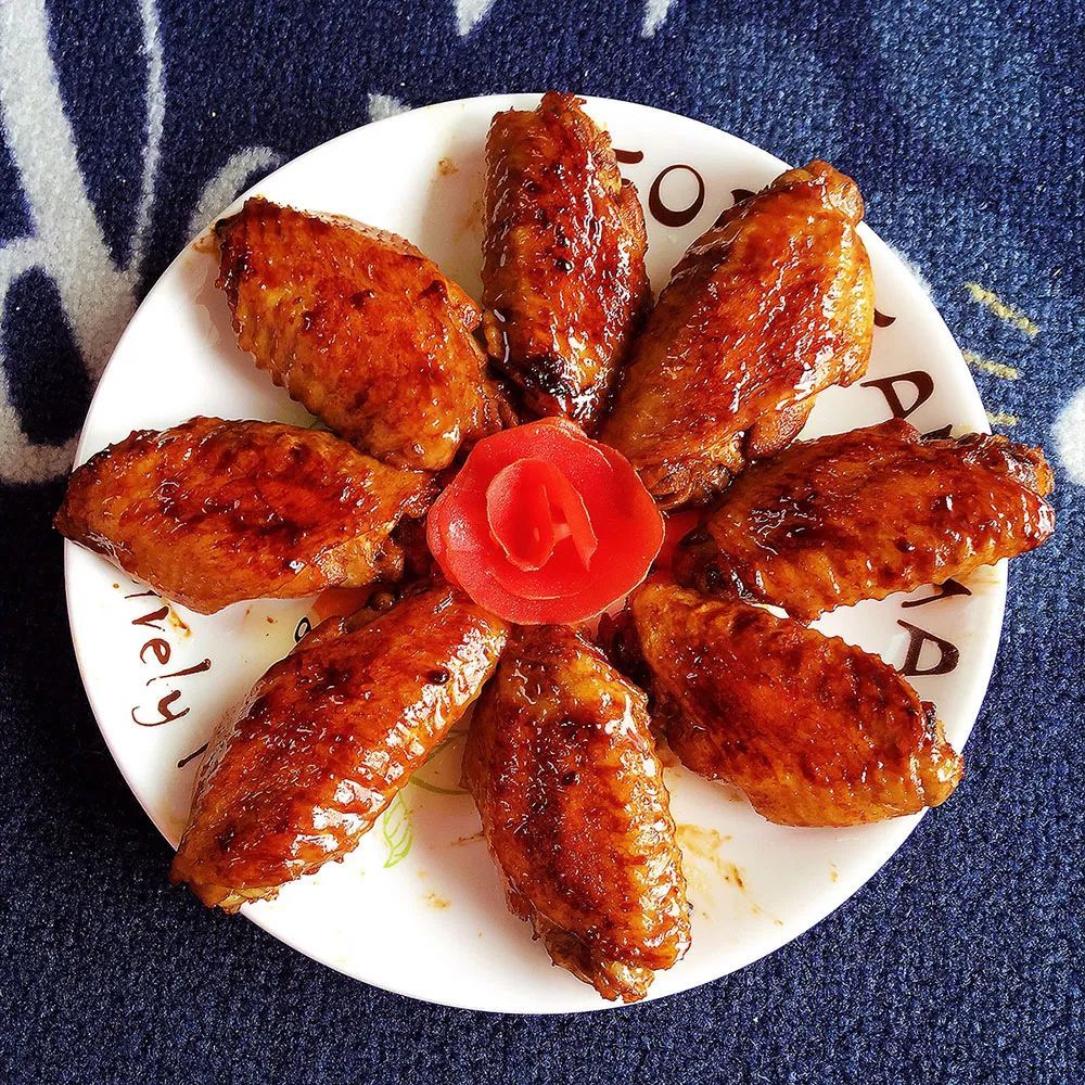 红烧鸡中翅:鸡翅又嫩又鲜,小孩都抢着吃