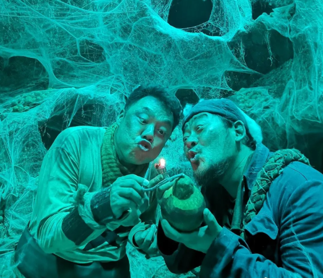 迷窟》拍出了原著的风格,给观众们完美还原了一个光怪陆离的地下世界