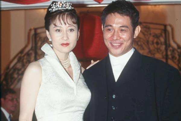 李连杰57岁生日晒照 58岁利智罕见现身 一代性感尤物洗尽铅华做慈母