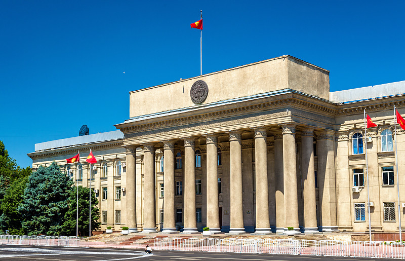 吉尔吉斯共和国政府机构26名员工感染新冠病毒_腾讯新闻