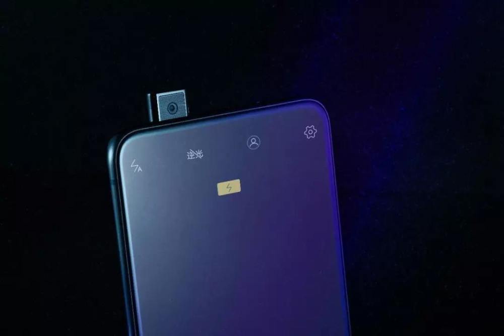 最新三星首款弹出式全面屏手机曝光要放弃水滴和挖孔