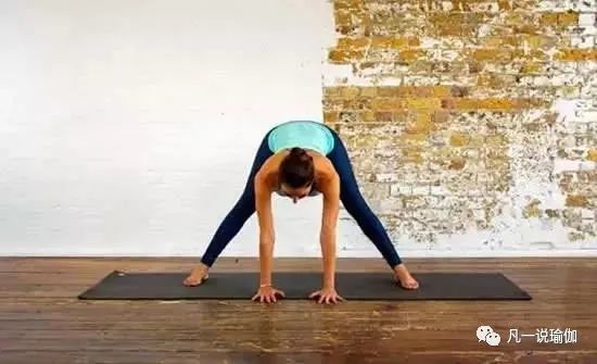 3,金字塔,下图补充:最大程度延展背部,不耸肩不弓背.